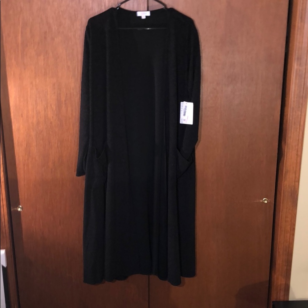 BNWT BLACK LuLaRoe Sarah.